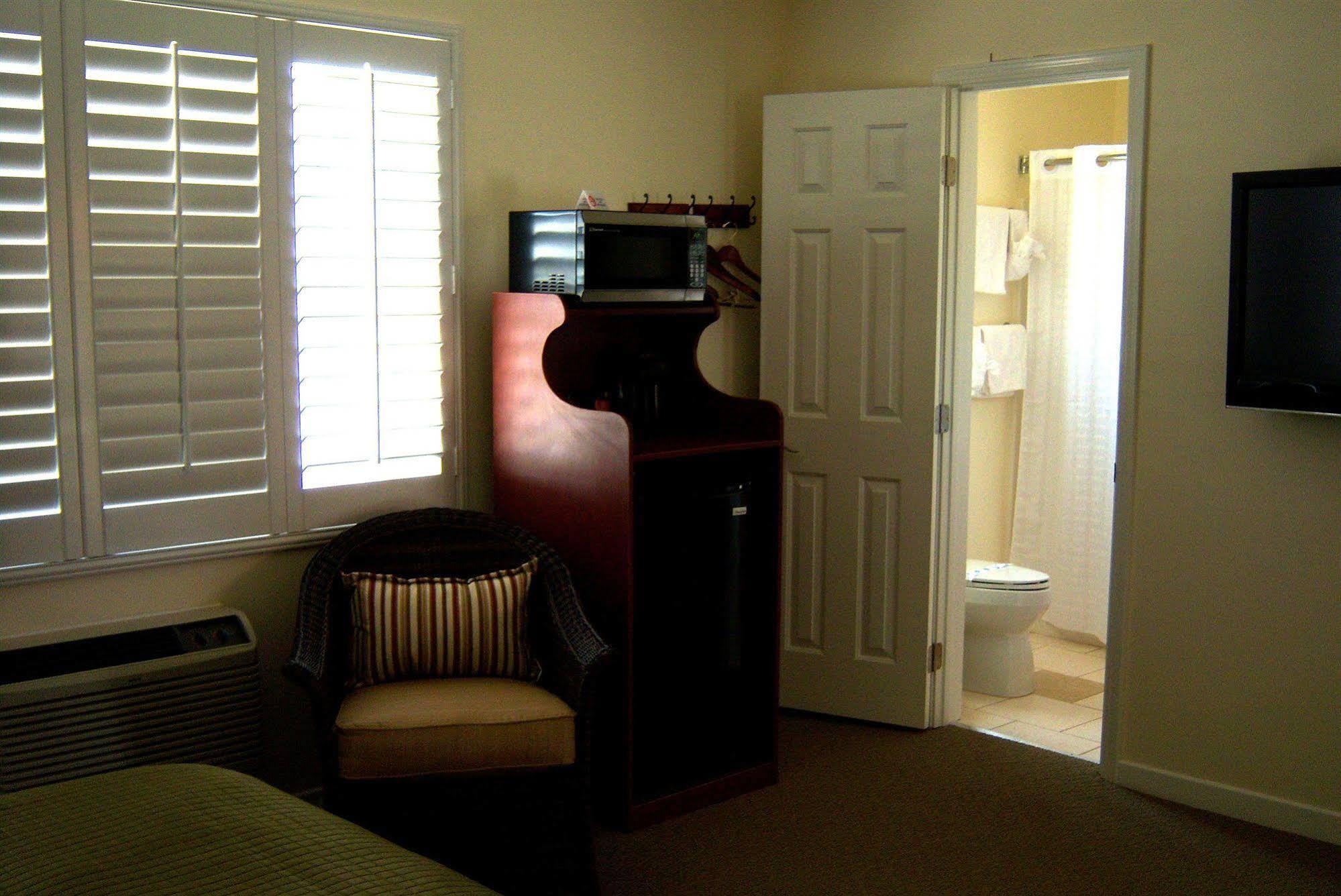 Bella Capri Inn And Suites Camarillo Extérieur photo